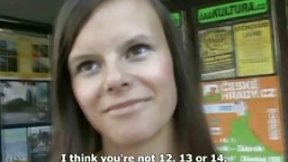 Egy fiatal xxl porno videok szelfi szerető hevesen baszik az irodában egy miniszter barátjával.